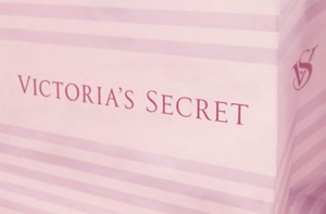victorias_secret_mono_02
