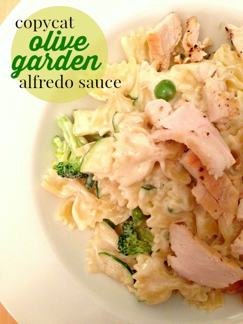 This copycat Olive Garden Alfredo sauce is rich, flavorful, creamy, and tastes just like the sauce you get in the restaurant.