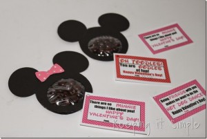 Mickey mouse and Minnie Mouse Homemade Valentines with Printable (10)_thumb
