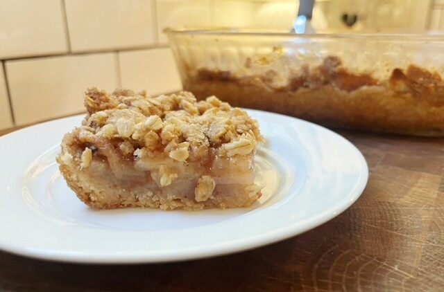 Love apple pie, but don't feel like making apple pie? These cinnamon apple pie bars are an easy and delicious solution!